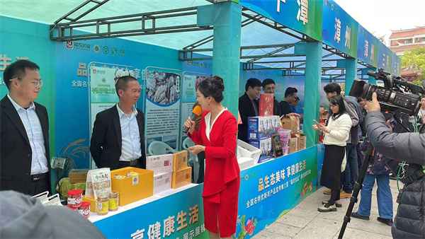 1ba6a406949146a067e4dfeab679b83