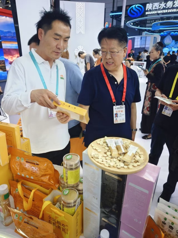 西安全民粮欢有机黄芪走进丝绸之路国际博览会 (2)